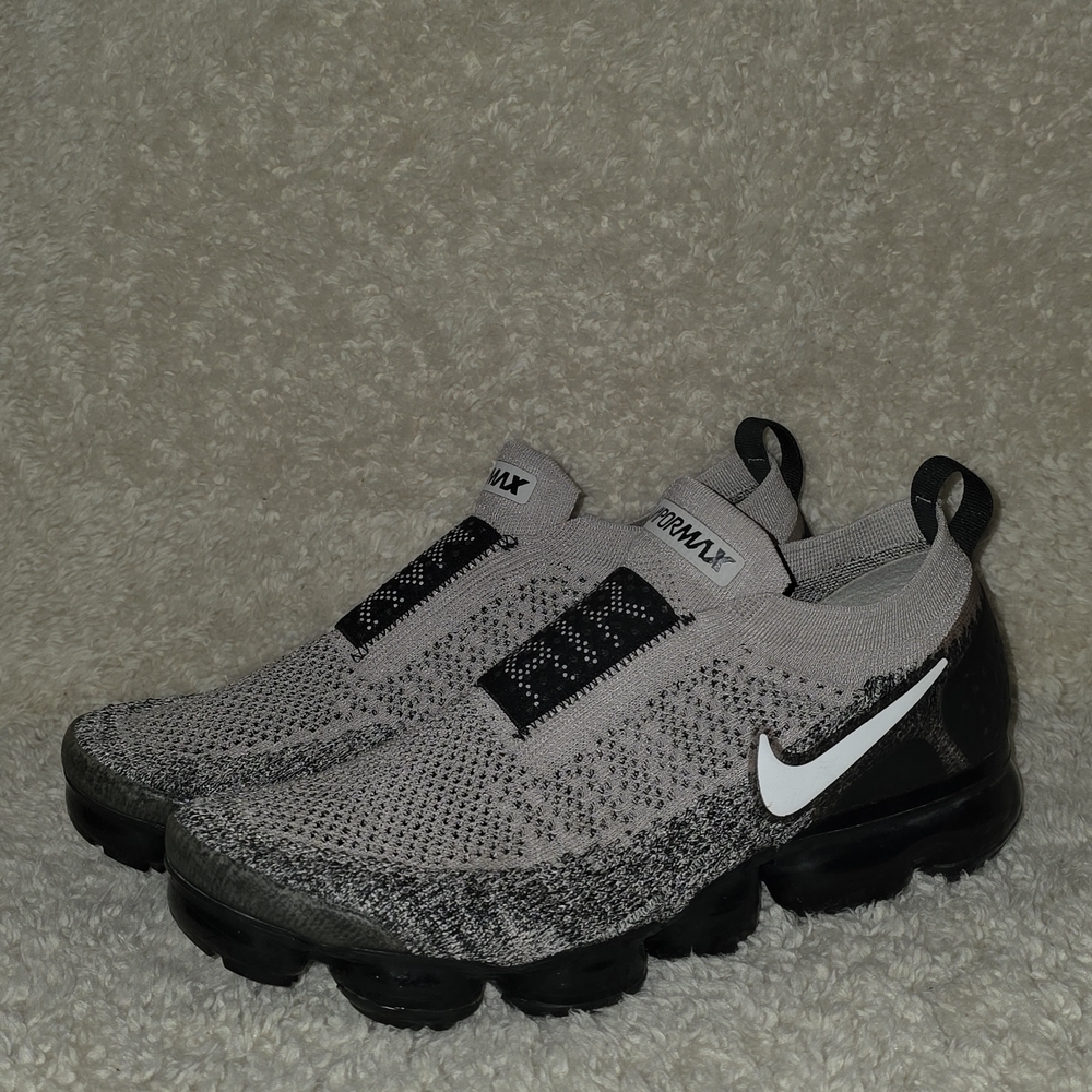 Nike Beige and Black Sneakers